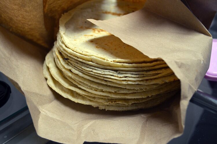“Cocinan” nuevo aumento al kilogramo de tortillas de harina de maíz