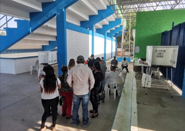 A TAMBOR BATIENTE/AMOR CON AMOR SE PAGA…