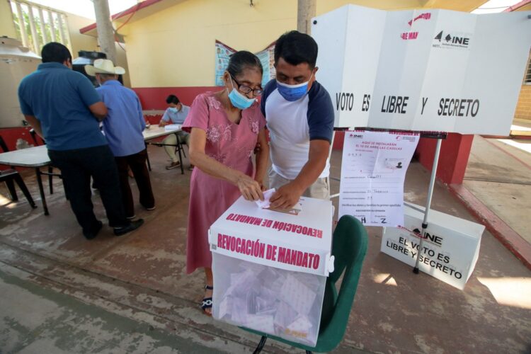 Por boicot y trampas del INE votaron sólo 15 millones: AMLO