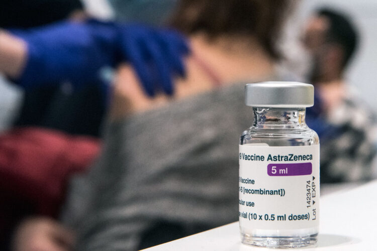 Bajo interés por refuerzo de vacuna AstraZeneca