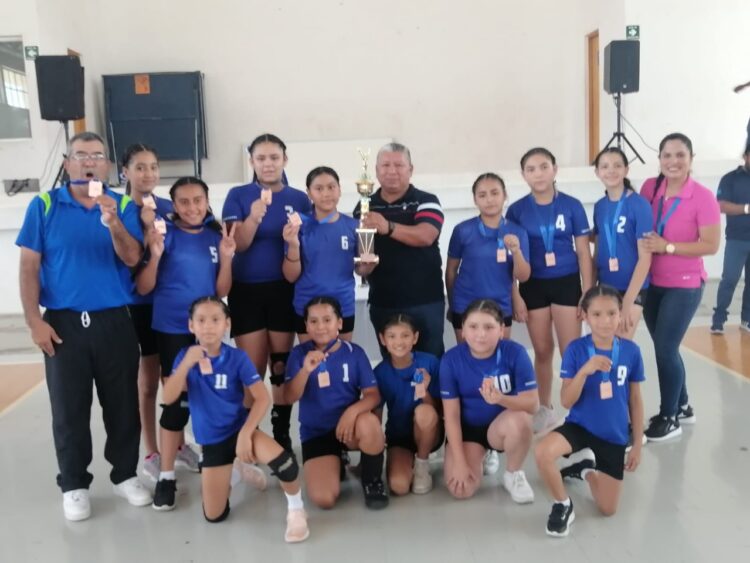 Deportistas de San Fernando logran medalla de bronce en torneo de voleibol