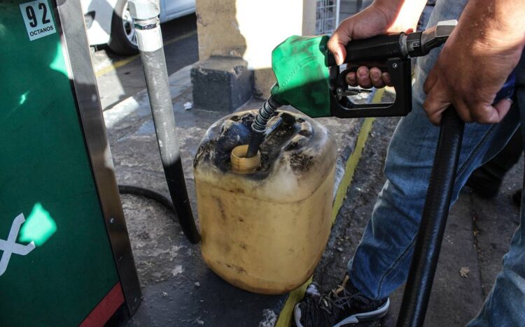 Prohíben en gasolineras de Matamoros venta en garrafas