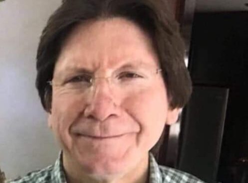 A TAMBOR BATIENTE/LA MANO QUE MECE LA CUNA…