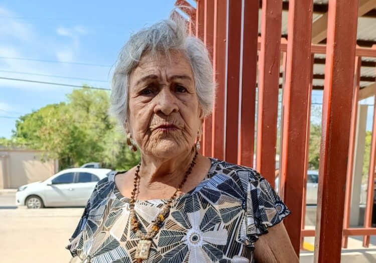 Irma Reyes tiene docenas de expedientes de casos del finado Lic. Juan Adrián Bello
