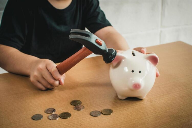 A TAMBOR BATIENTE/ LA POLITICA SE HACE CON DINERO…