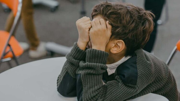 En la escuela: Alumnos de 6to grado violan a niño de 2do y suben video a TikTok
