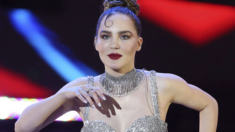 Preocupa salud de Belinda; al borde del desmayo en Monterrey