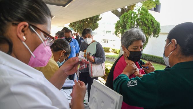 Quinta ola de COVID en México podría ser menos peor: Expertos