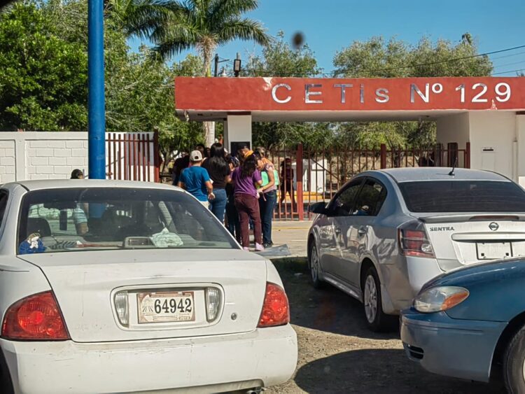 Saturan menores de edad puesto de vacunación contra Covid 19 en San Fernando
