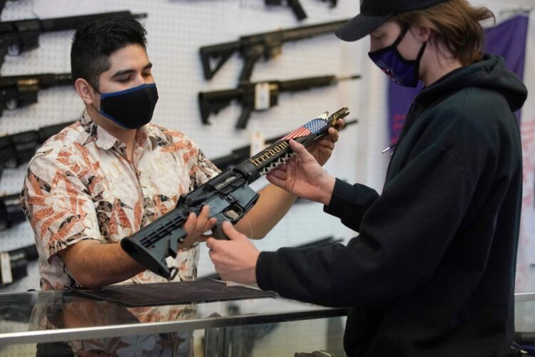 Armas compradas en EU detrás de tanto homicidio en México