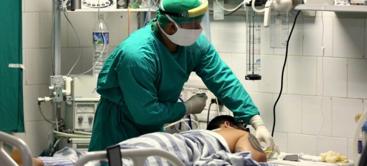 Poderosa y contagiosa variante de Omicrón castiga a México