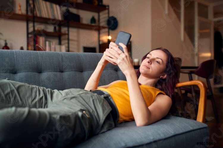 Usan redes sociales en forma insensata para engañar a personas de buena fe