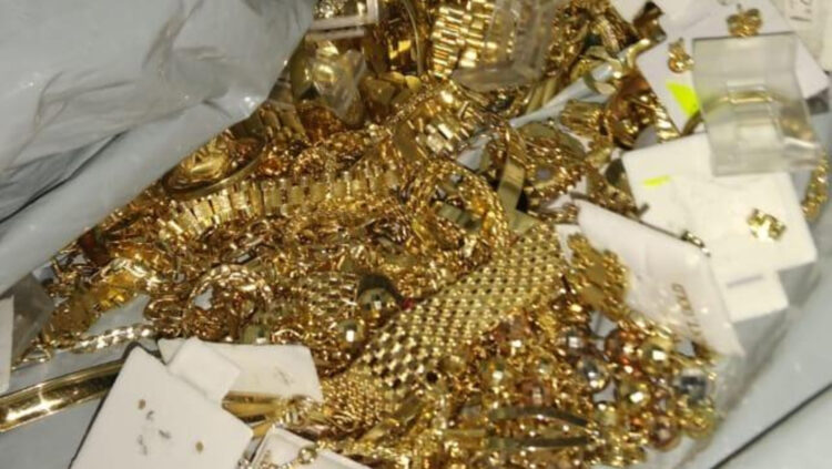 En plena misa asaltan a pastor y le quitan joyas valuadas en millón de dólares