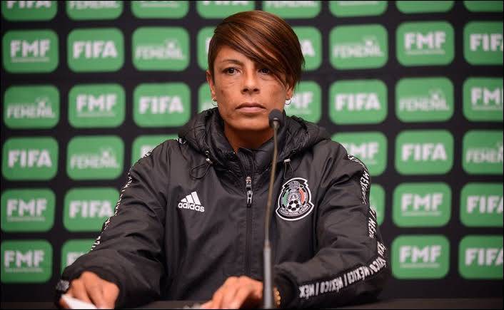 Ya separan del cargo a primera DT mujer de selección nacional de fútbol