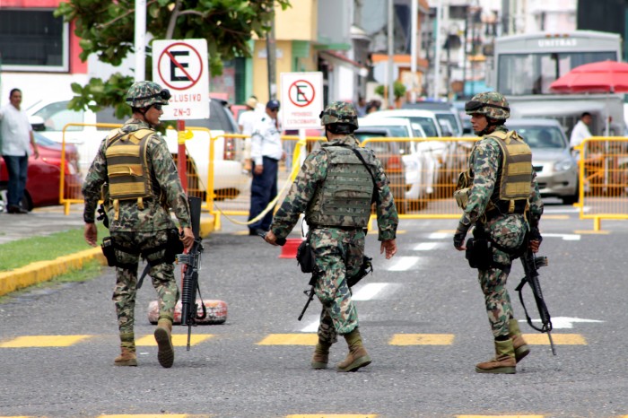 AMLo quiere dejar en las calles a soldados y marinos – Periodico Encuesta