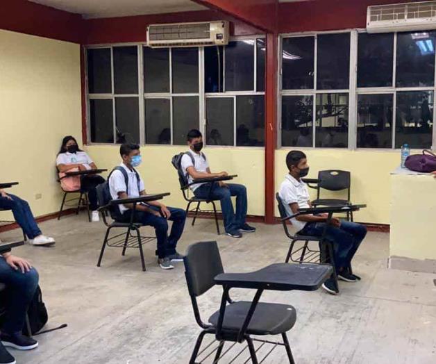 Ante altas temperaturas, alumnos exigen aires acondicionados en las aulas