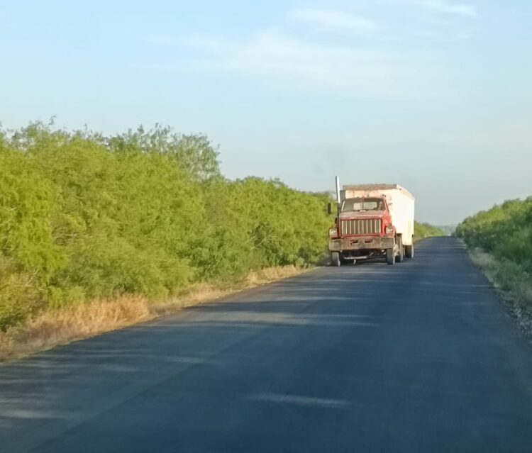 Carreteras sin rayas separando carriles, son peligrosas para los conductores