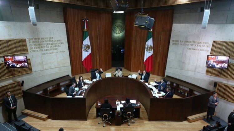 A TAMBOR BATIENTE/PIENSA MAL ACERTARÁS…