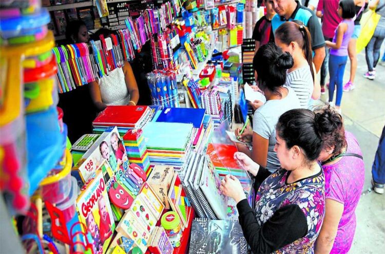 Derramaron padres más de 2 mil MDP en compra útiles escolares en Tamaulipas