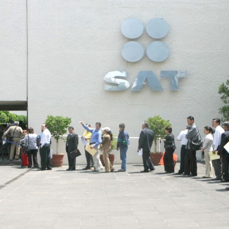 Fin a tardanza en el SAT; ampliarán horarios y pondrán más oficinas