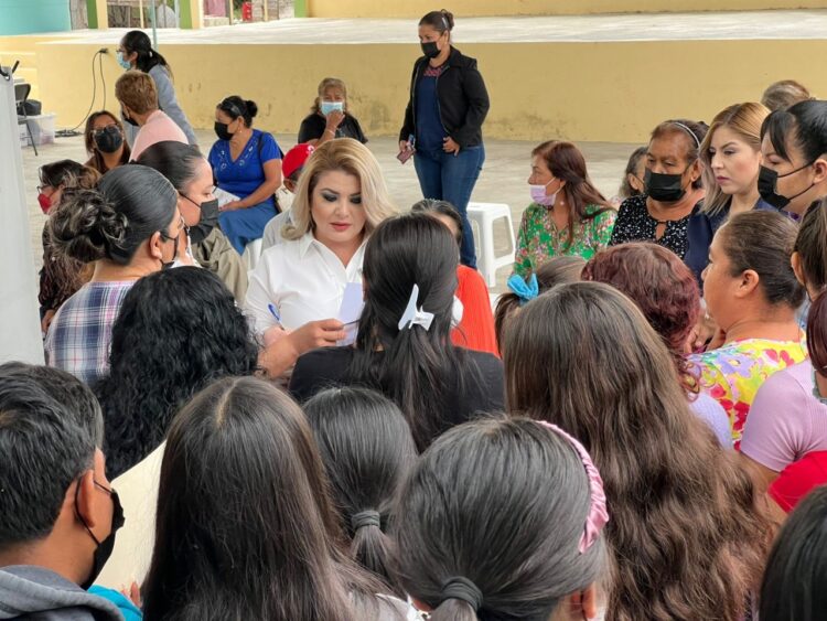 Llevan consultas y medicinas a zonas del campo
