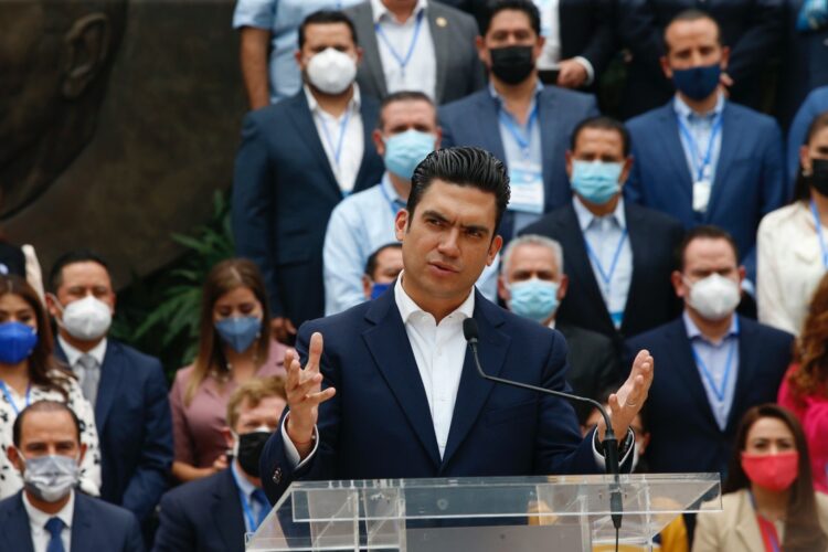 PAN rebota Ley de Ingresos del presidente; se le hace mucho