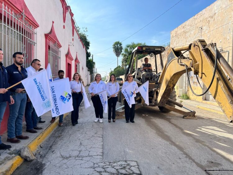 Ayuntamiento rehabilita drenaje de la zona centro
