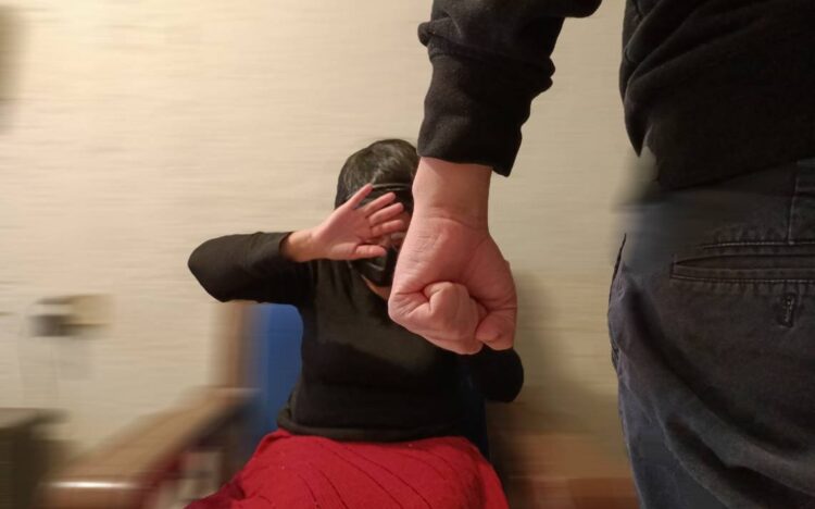 Saturan líneas de emergencia por casos de violencia en el hogar
