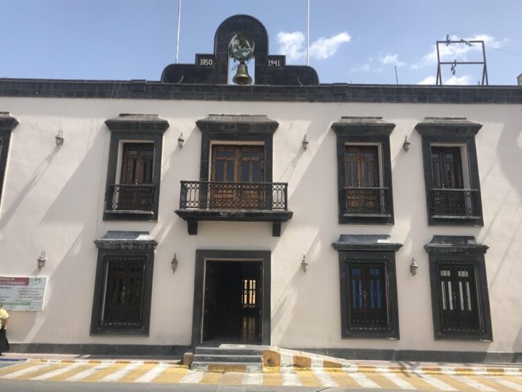 Se acabaron las vacaciones para los burócratas: ¡todos a sus puestos!