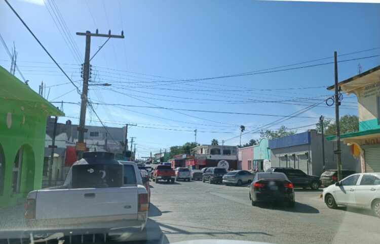 Fuertes vientos siguen levantando tolvaneras que afectan visibilidad de conductores
