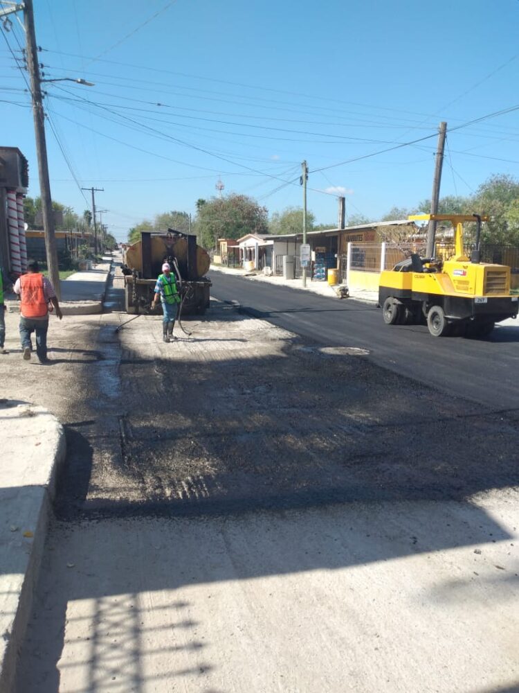 Mejora vialidad de calle Padre Mier con repavimentación; automovilistas agradecen