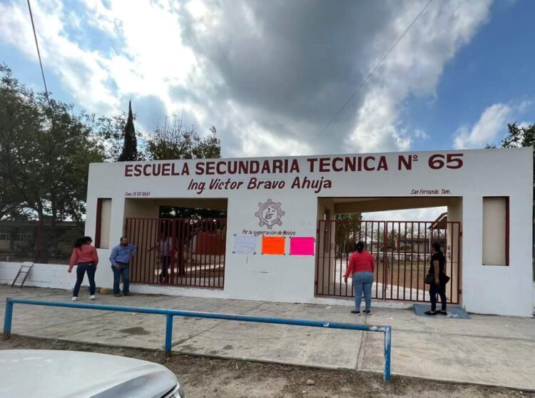 Padres de la técnica 65, están hartos de la apatía oficial; todavía no hay solución