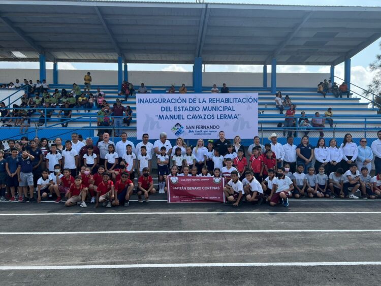 Inaugura Maybella Ramírez Saldívar rehabilitación del estadio municipal