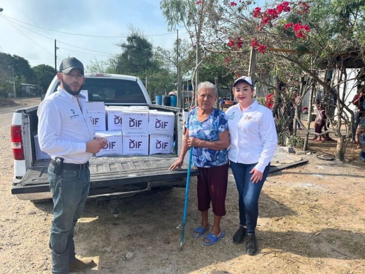 Entrega DIF San Fernando despensas a personas de escasos recursos
