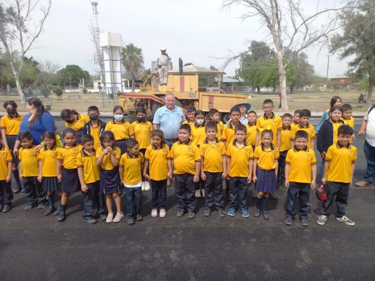 Inaugura Maybella Ramírez Saldívar rehabilitación del estadio municipal
