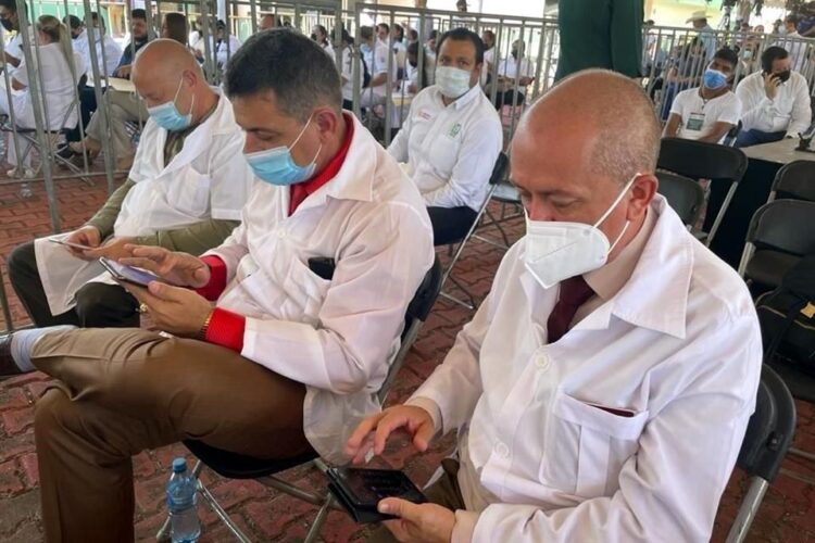 Anuncian contratación de otros 600 médicos cubanos