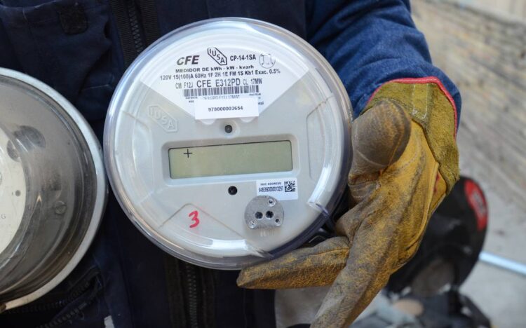 Agobia a comerciantes locales elevado costo de la electricidad