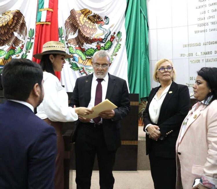 Demanda diputada Marina reparación de carreteras estatales
