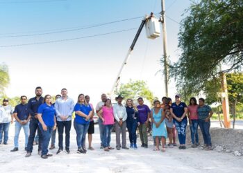 Rehabilita Ayuntamiento alumbrado público de la colonia Independencia