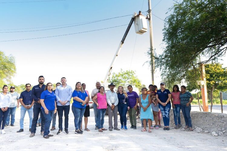 Rehabilita Ayuntamiento alumbrado público de la colonia Independencia
