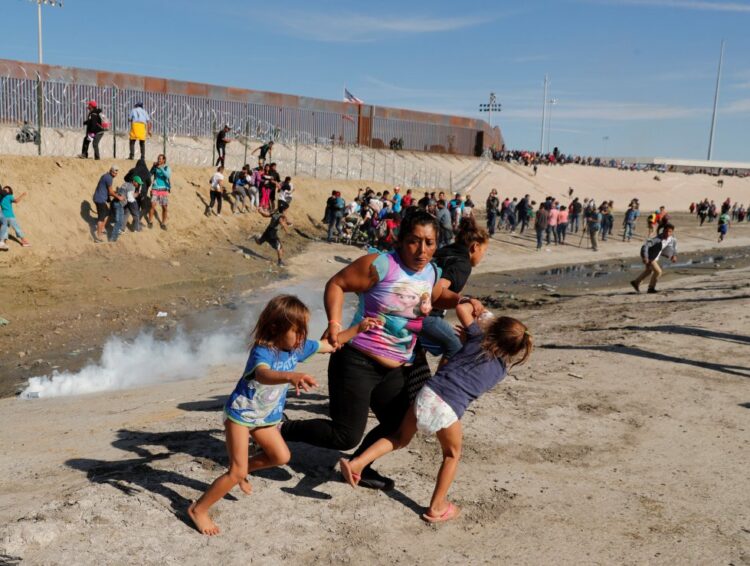 Con fuerzas especiales impedirán paso a migrantes por Texas, operativo se activó hoy…