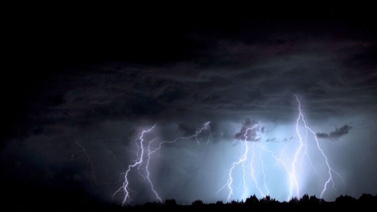 Amplios sectores de San Fernando sin electricidad y sin agua deja tormenta eléctrica