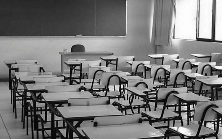 Desde sus hogares, alumnos siguen con su preparación académica