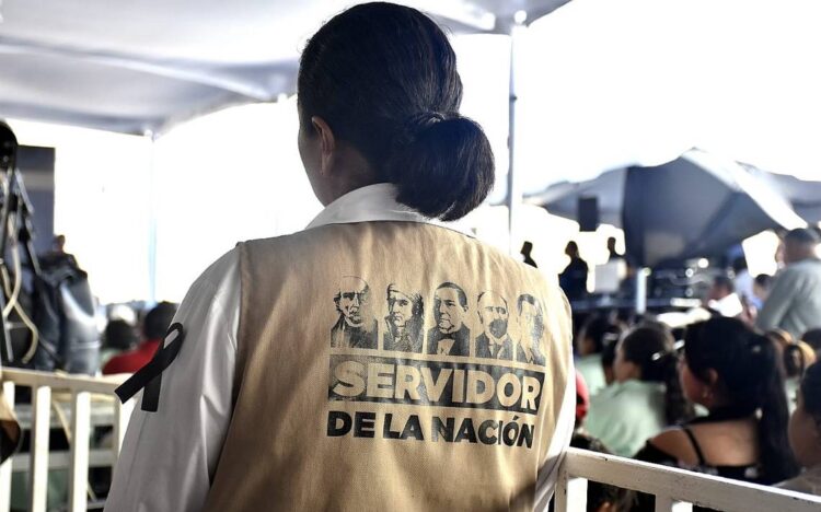 A TAMBOR BATIENTE/ “SERVIDORES –¿O VIVIDORES?- DE LA NACIÓN”