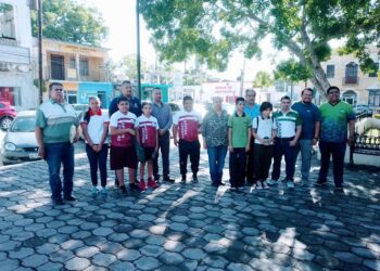 Salió de San Fernando contingente de alumnos para participar en juegos nacionales escolares