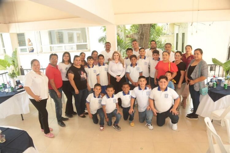 Alcaldesa convive y reconoce a niños destacados de San Fernando