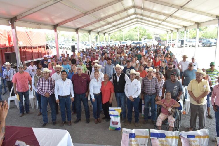 Continúa Gobierno del Estado beneficiando a productores con semilla de sorgo y maíz