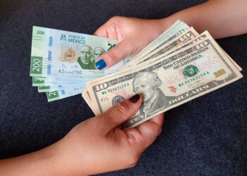 Pese al dólar barato remesas de paisanos son la principal fuente de ingreso en el país, reconoce AMLo