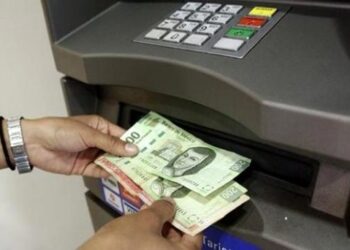 Niño sale volando de juego mecánico, está muy grave…