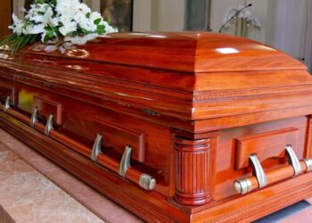 Padre ahorca a su hija de 11 años y después se suicida